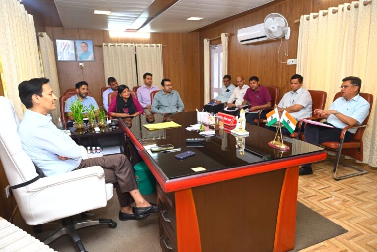 Haldwani: हल्द्वानी मण्डी से तीनपानी तक सड़क चौड़ीकरण,एक सप्ताह में हटाई जाएंगी पेड़ों की जड़ें - आयुक्त दीपक रावत