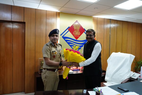 Dehradun: अपर पुलिस महानिदेशक कारागार ने मुख्य सचिव से की शिष्टाचार भेंट, बंदियों के सुधार कार्यक्रमों पर हुई चर्चा