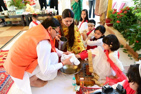 Dehradun: मुख्यमंत्री धामी ने रामनवमी और दुर्गा नवमी पर की पूजा-अर्चना, कन्याओं का किया पूजन