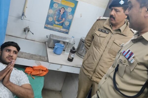 Dehradun: गौतस्कर और पुलिस के बीच मुठभेड़, आरोपी के पैर में लगी गोली, एसएसपी के सामने मांगी माफी