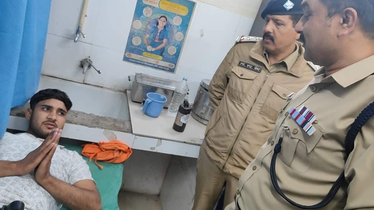 Dehradun: गौतस्कर और पुलिस के बीच मुठभेड़, आरोपी के पैर में लगी गोली, एसएसपी के सामने मांगी माफी
