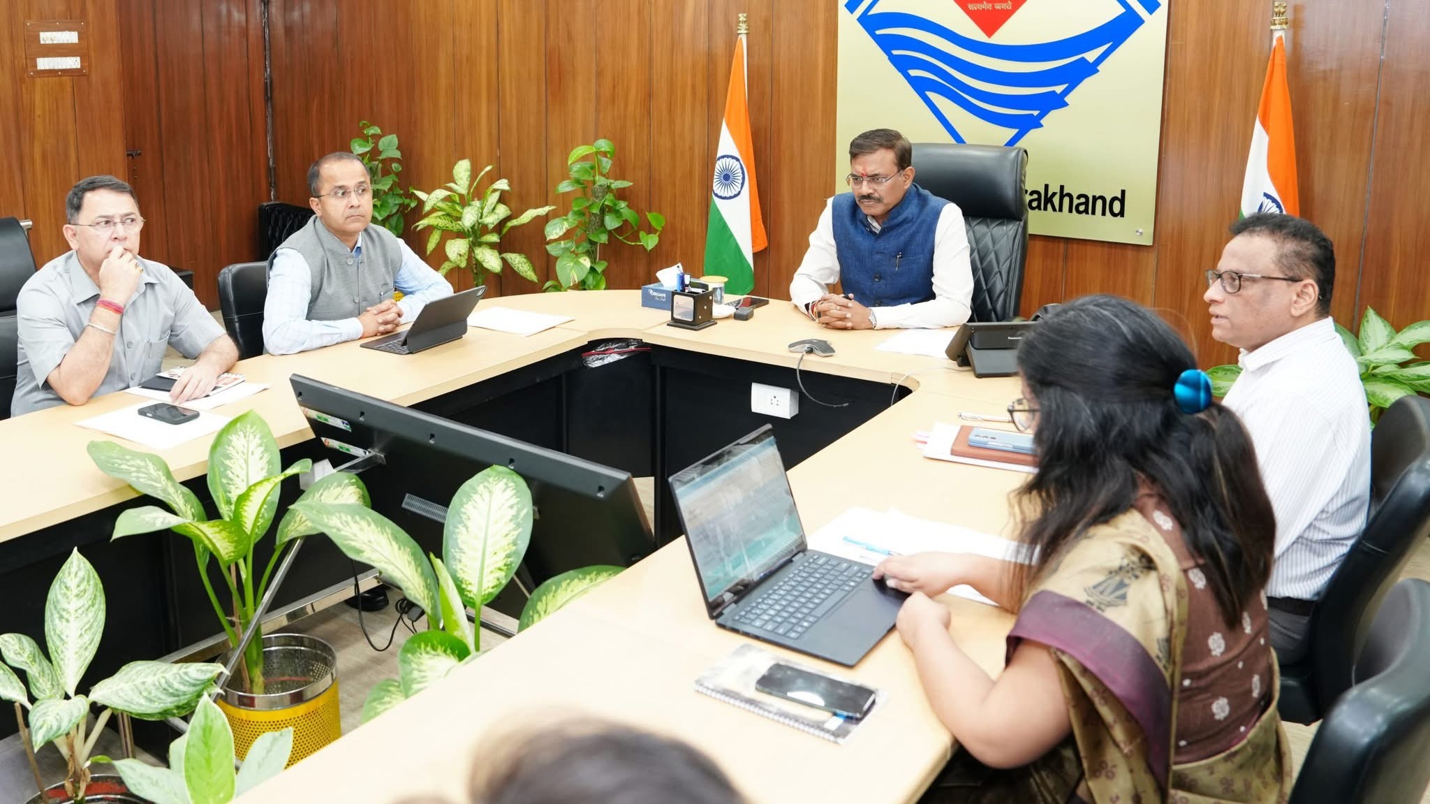 Dehradun: मुख्य सचिव आनन्द बर्द्धन ने की जलापूर्ति सुधार पर अहम बैठक, प्रोजेक्ट की प्रगति की समीक्षा