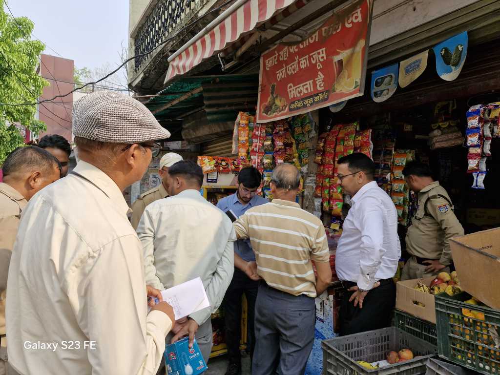 Haldwani: हल्द्वानी में सिटी मजिस्ट्रेट की बड़ी कार्रवाई, स्कूलों के 100 मीटर दायरे में तंबाकू उत्पाद बेचने पर 7 दुकानें सील