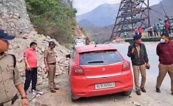 Rudraprayag: रुद्रप्रयाग में बंद कार से अज्ञात शव बरामद, इलाके में फैली सनसनी
