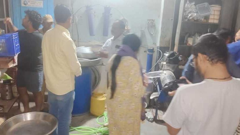 Haldwani: मंगल पड़ाव में अवैध चाऊमीन और सॉस फैक्ट्री पर छापा, भारी गंदगी और मिलावट उजागर
