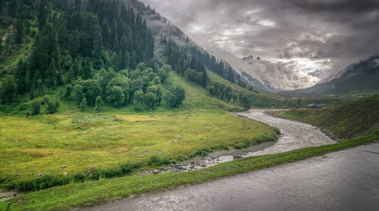 Uttarakhand: उत्तराखंड में येलो अलर्ट,कई जिलों में बारिश और ओलावृष्टि की संभावना