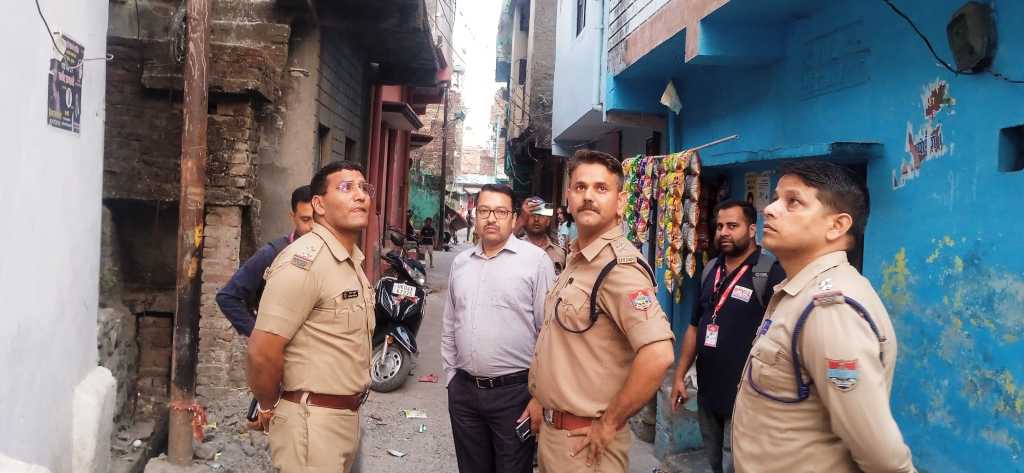 Haldwani: हल्द्वानी में बाहरी व्यक्तियों की निगरानी तेज, बनभूलपुरा में चला सत्यापन अभियान