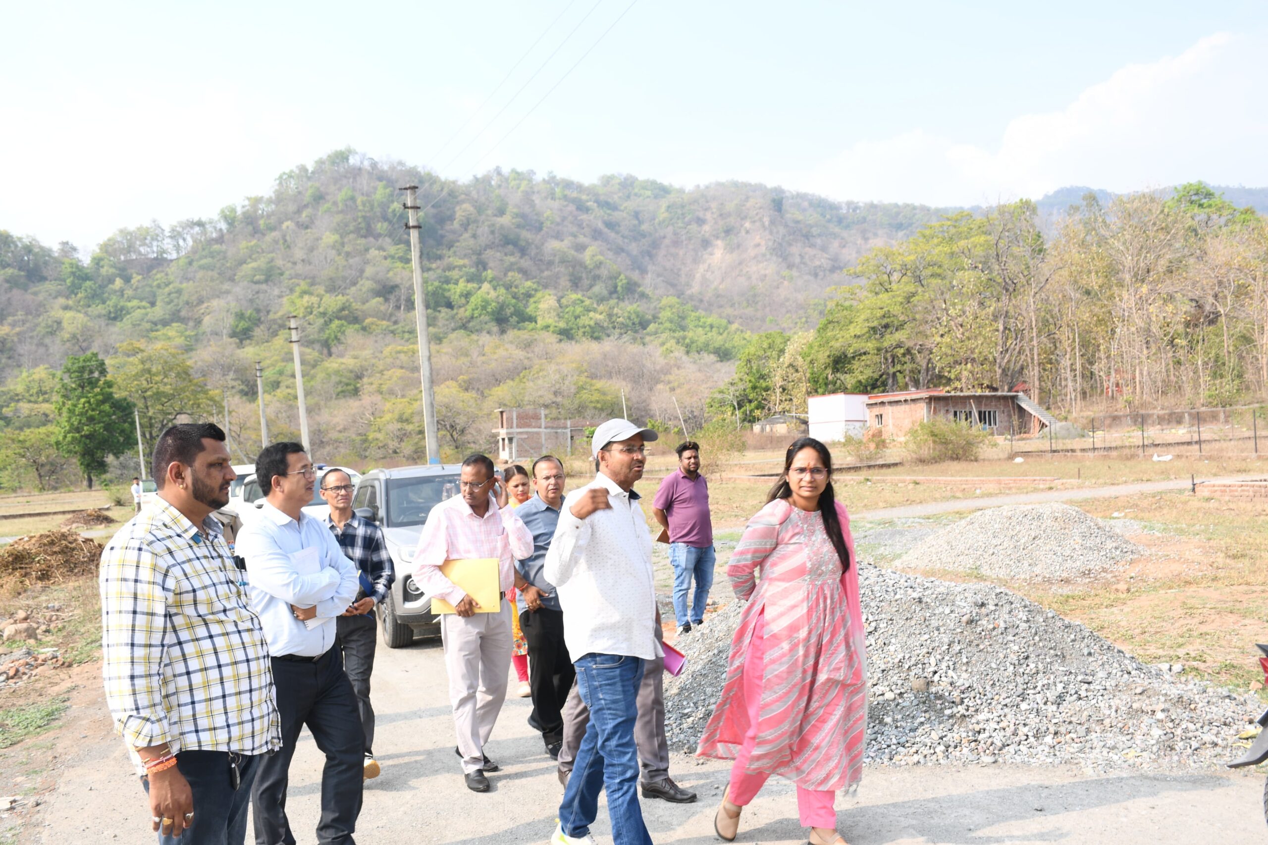 Haldwani: गांवों तक योजनाओं की पहुँच सुनिश्चित करने में जुटे सचिव, अपर सचिव रीना जोशी ने फतेहपुर और गुजरौड़ा में सुनी जनसमस्याएं