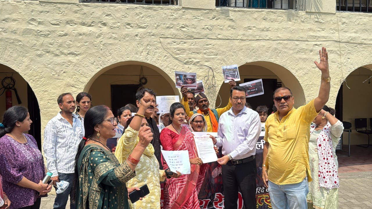 Nainital: 12 वर्षीय मासूम से दुष्कर्म के विरोध में जन आक्रोश रैली, हेल्पिंग हैंड ट्रस्ट ने ज्ञापन सौंपा