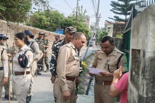 Nainital: नैनीताल पुलिस का हल्द्वानी और लालकुआं में चला सत्यापन अभियान, 12 भवन स्वामी कोर्ट चालान, ₹1.20 लाख जुर्माना