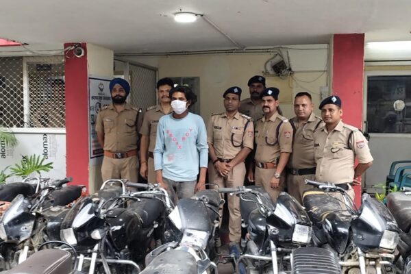 Ramnagar: रामनगर पुलिस ने 18 चोरी की मोटरसाइकिलों के साथ एक अभियुक्त को किया गिरफ्तार, आठ अभियोगों का सफल अनावरण