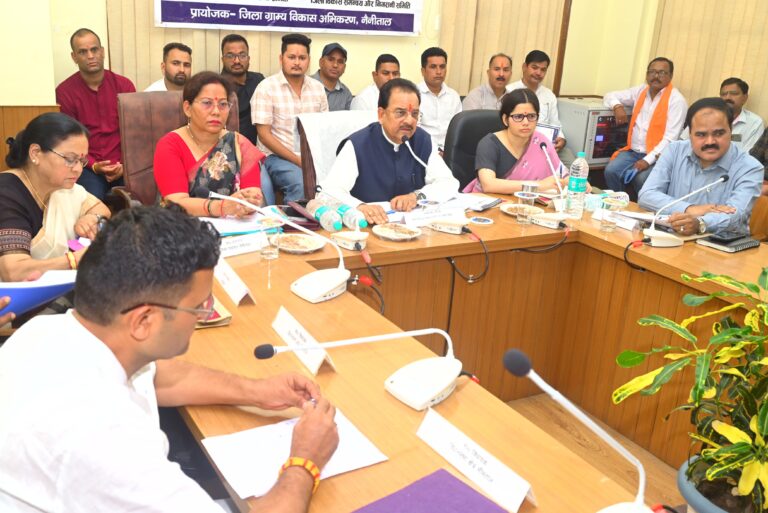 Haldwani: सांसद अजय भट्ट ने दिशा समिति बैठक में विकास कार्यों की प्रगति की समीक्षा की, अधिकारियों को दिए कड़े निर्देश