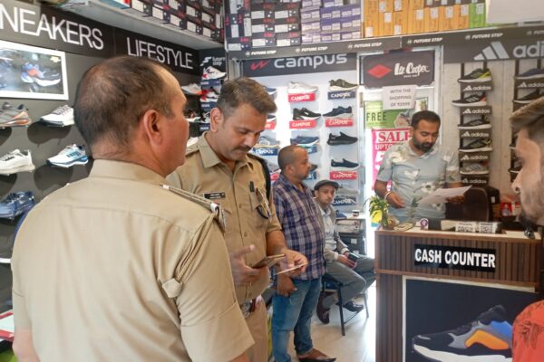 Nainital: नैनीताल पुलिस के ऑपरेशन सेनेटाइज के तहत 793 प्रतिष्ठानों की जांच, 256 चालान, 57 हजार का जुर्माना