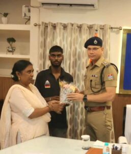 दुबई में पाकिस्तानी युवकों की प्रताड़ना से परेशान किच्छा का युवक एसएसपी की मदद से लौटा वतन।