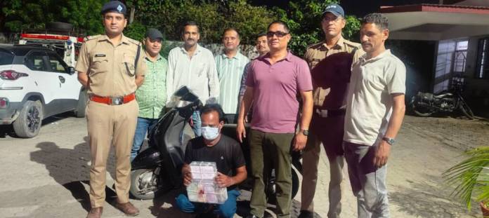 Dehradun: 54 लाख की स्मैक के साथ नशा तस्कर गिरफ्तार, बरेली से जुड़ा है तार।