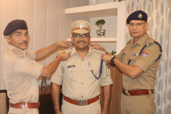Rudrapur: प्रतिसार निरीक्षक मनीष शर्मा को डीएसपी पद पर पदोन्नति, एसएसपी मणिकांत मिश्रा ने दी शुभकामनाएं