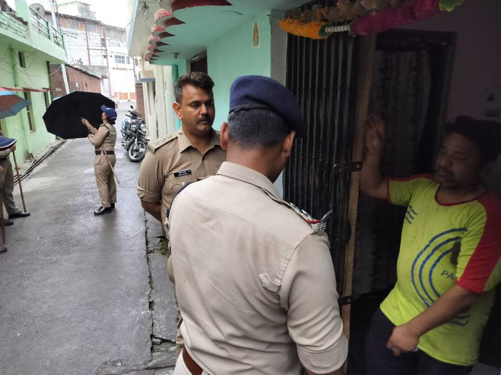 Haldwani: बाहरी लोगों के सत्यापन को लेकर हल्द्वानी पुलिस का विशेष अभियान जारी