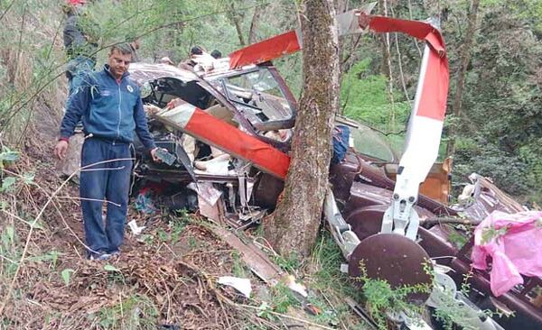 Uttarkashi: उत्तरकाशी में बड़ा हादसा गंगनानी क्षेत्र में हेलीकॉप्टर क्रैश, दो घायल