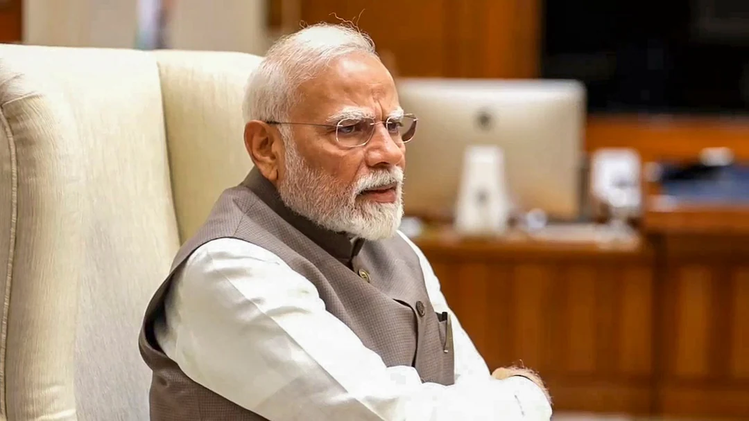 New Delhi: तीनों सेना प्रमुखों और CDS के साथ युद्ध स्थिति पर मंथन, PM मोदी की बड़ी रणनीतिक बैठक जारी