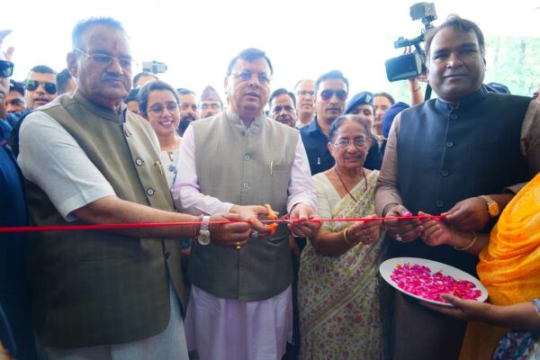 Dehradun: मुख्यमंत्री पुष्कर सिंह धामी ने किया हरबंश कपूर मेमोरियल कम्युनिटी हॉल का लोकार्पण