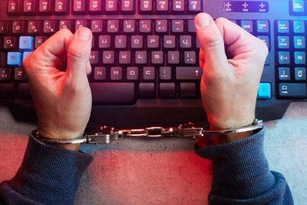 Dehradun: उत्तराखंड पुलिस ने देश के 17 राज्यों से 290 साइबर ठगों को दबोचा