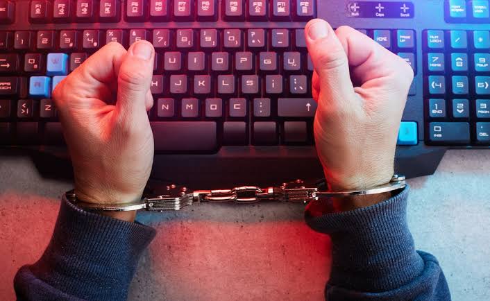 Dehradun: उत्तराखंड पुलिस ने देश के 17 राज्यों से 290 साइबर ठगों को दबोचा