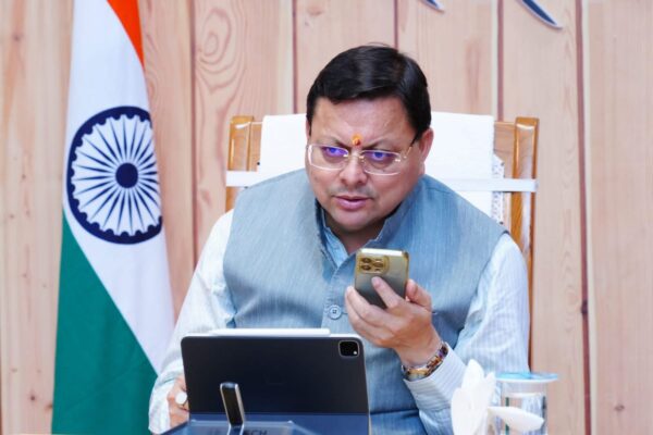 Dehradun: मुख्यमंत्री धामी ने सीएम हेल्पलाइन शिकायतकर्ताओं से पुनः संवाद कर लिया फीडबैक