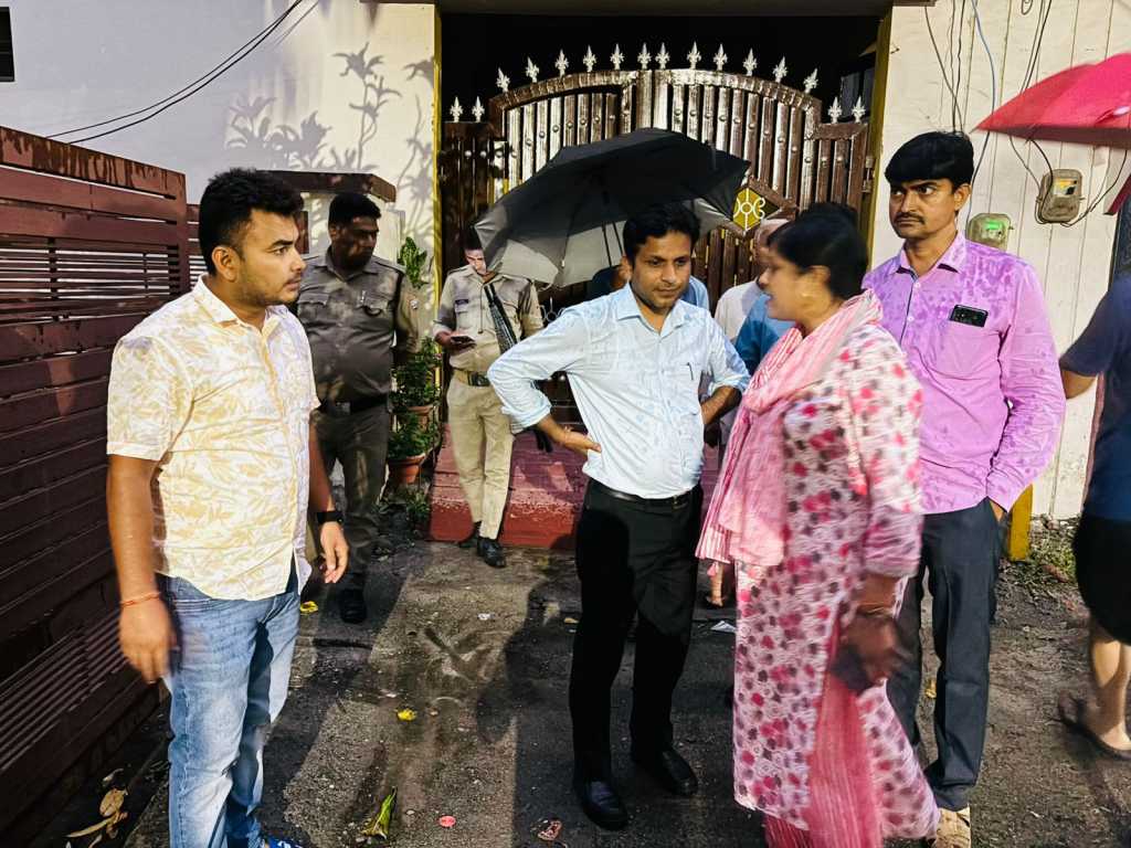 Haldwani: तेज बारिश से हल्द्वानी में जल भराव, मौके पर पहुंचे नगर आयुक्त, सिटी मजिस्ट्रेट और SDM