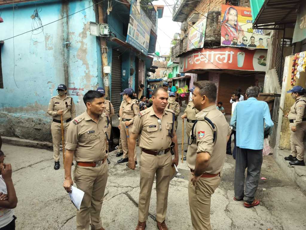 Haldwani: हल्द्वानी के बनभूलपुरा और राजपुरा में बाहरी लोगों के सत्यापन को लेकर चला विशेष अभियान, सीओ नितिन लोहनी की अगुवाई में कार्रवाई
