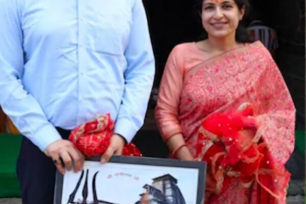 Chamoli: चमोली डीएम संदीप तिवारी ने मंदिर में सादगी से रचाई शादी, पेश की मिसाल
