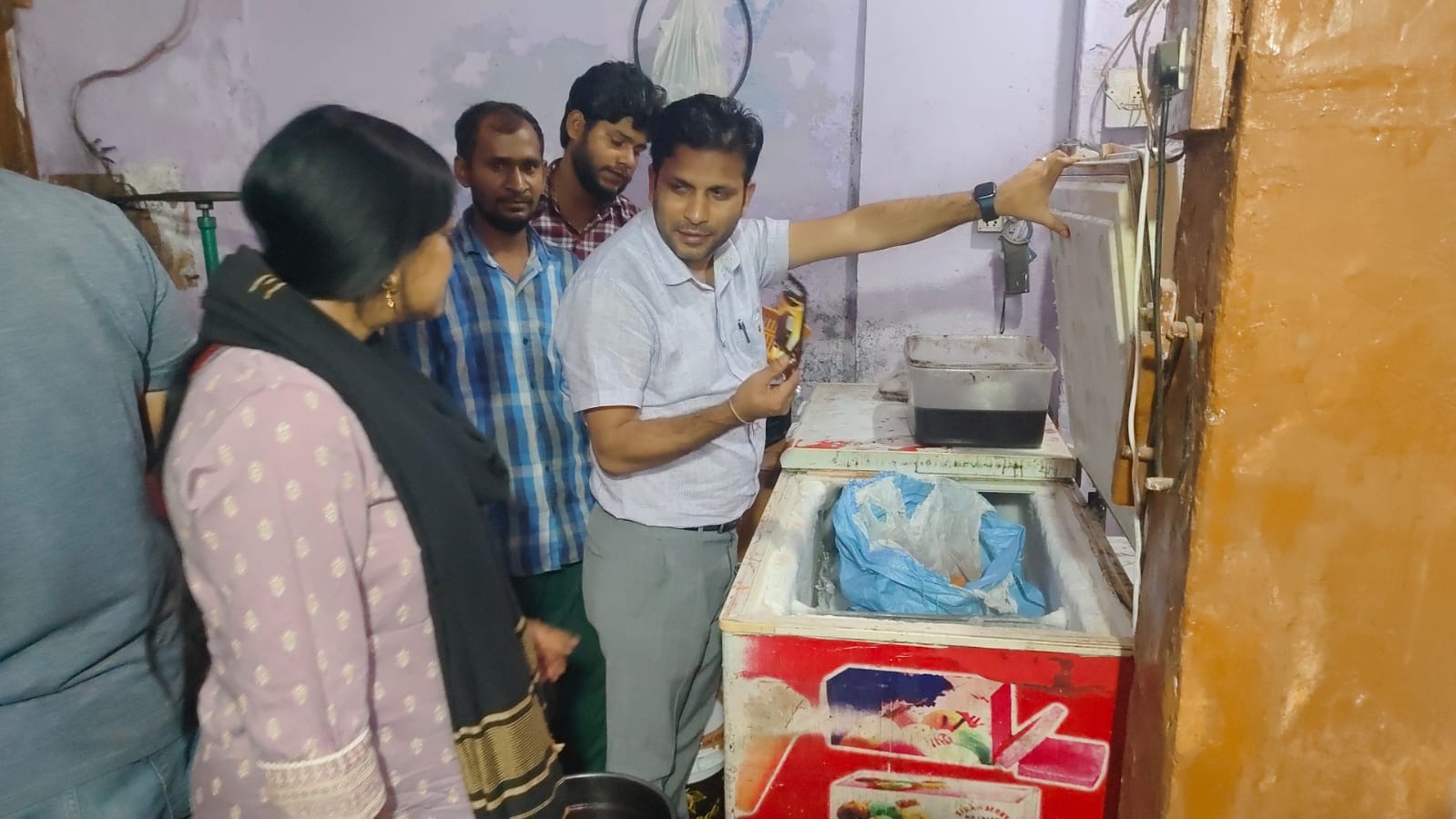 Haldwani: हल्द्वानी में अवैध आइसक्रीम फैक्ट्री पर छापा, एक्सपायर्ड सामग्री और मिसब्रांडिंग का खुलासा