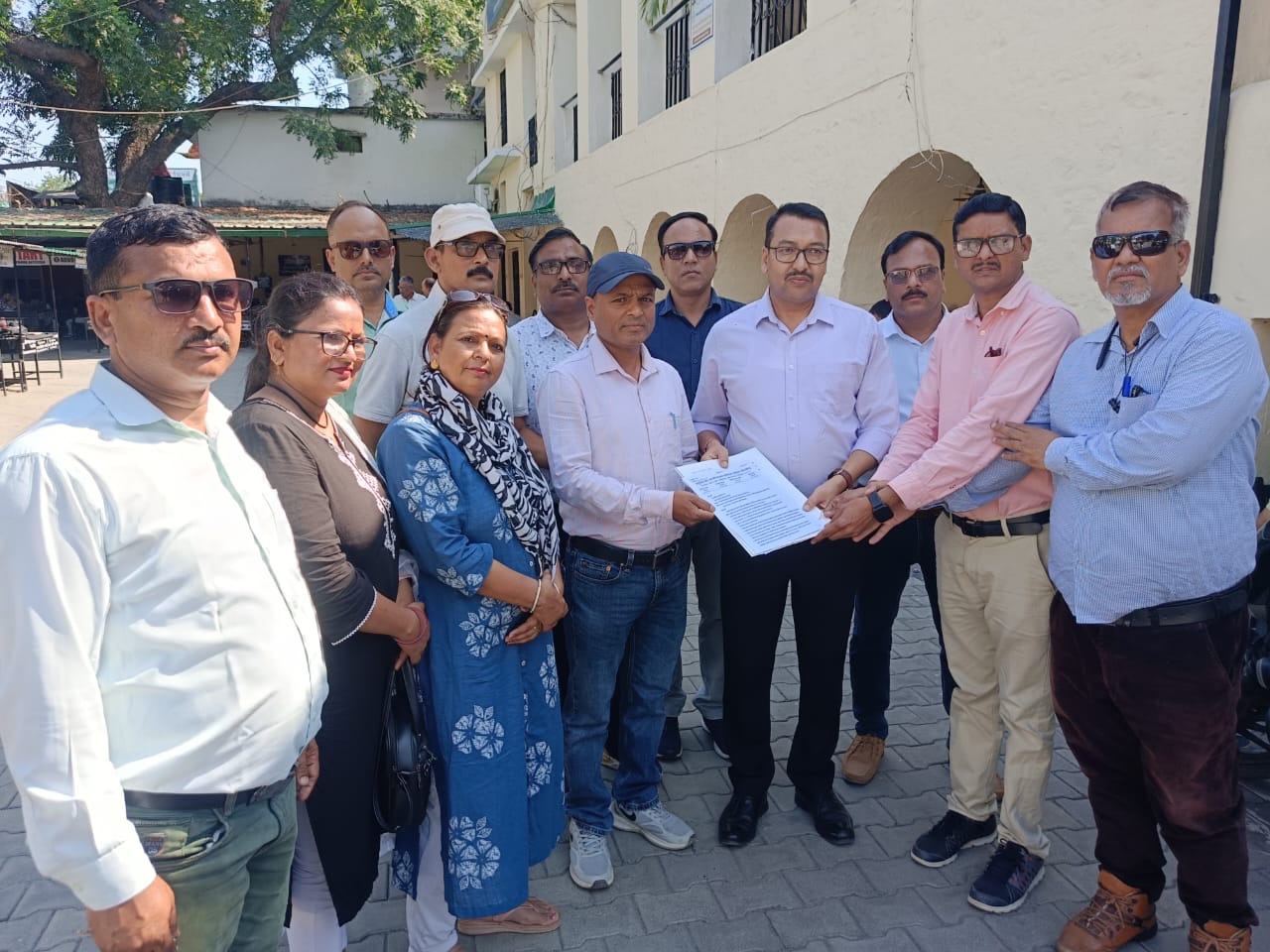 Haldwani: जस्टिस इरशाद हुसैन कमेटी की रिपोर्ट सार्वजनिक करने की मांग को लेकर एससी-एसटी टीचर एसोसिएशन ने सौंपा ज्ञापन