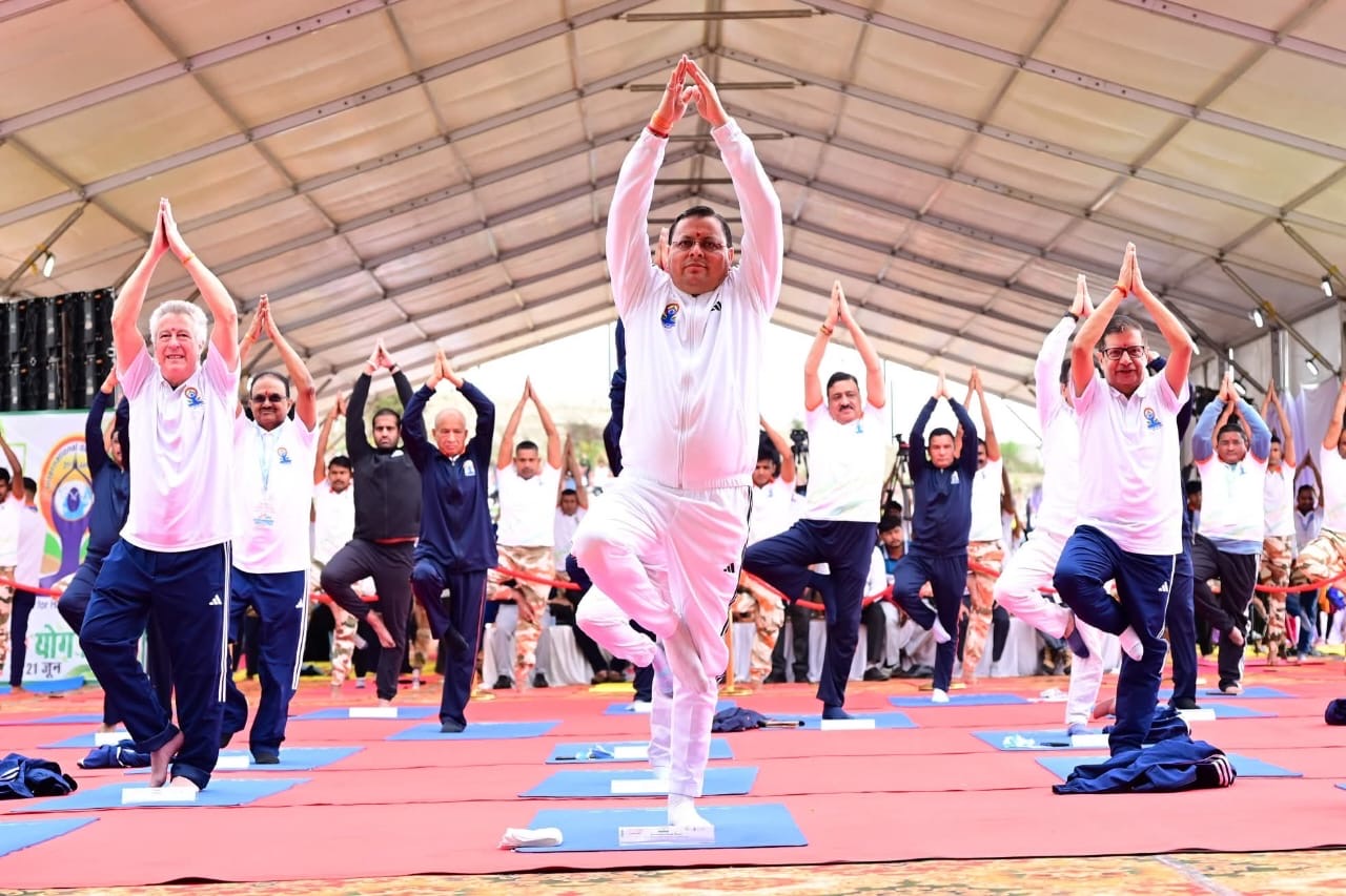 Bhararisain: मुख्यमंत्री धामी ने अंतरराष्ट्रीय योग दिवस पर किया योग नीति का शुभारंभ, राज्य में होंगे दो नए स्पिरिचुअल इकोनॉमिक ज़ोन