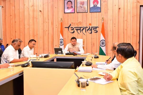 Dehradun: मुख्यमंत्री धामी ने वाराणसी में होने वाली क्षेत्रीय परिषद बैठक से पहले तैयारियों को अंतिम रूप देने के दिए निर्देश