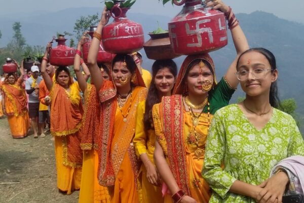 Champawat: ग्राम पंचायत सिल्योडी गूंठ में श्रीमद्भागवत कथा का आयोजन, युवाओं ने दी आर्थिक भागीदारी