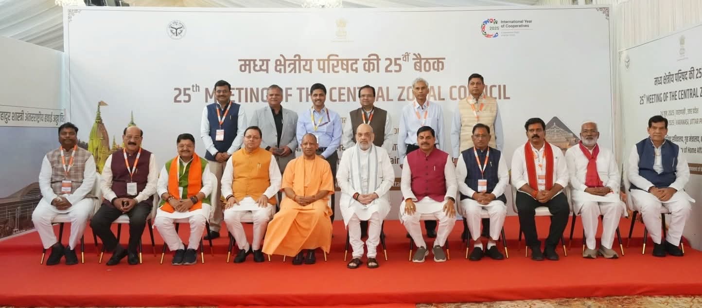 Varanasi: मुख्यमंत्री धामी ने वाराणसी में उठाए उत्तराखण्ड के सीमावर्ती विकास और सहयोग के मुद्दे
