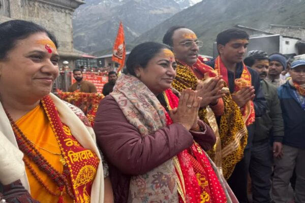Rudraprayag: केदारनाथ धाम पहुंचीं दिल्ली की मुख्यमंत्री रेखा गुप्ता, की रुद्राभिषेक पूजा और की व्यवस्थाओं की सराहना