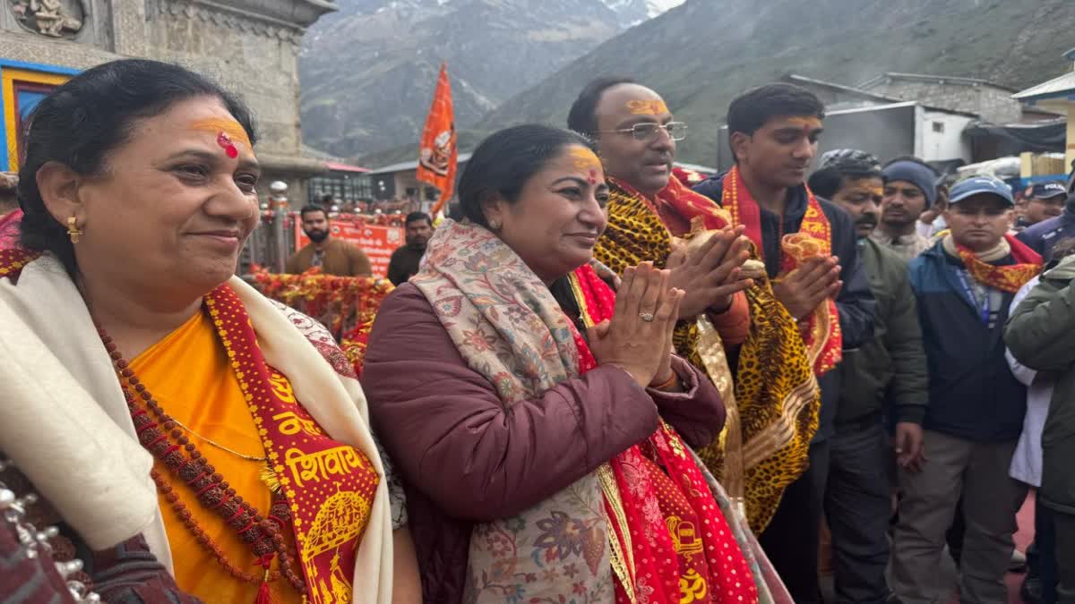 Rudraprayag: केदारनाथ धाम पहुंचीं दिल्ली की मुख्यमंत्री रेखा गुप्ता, की रुद्राभिषेक पूजा और की व्यवस्थाओं की सराहना