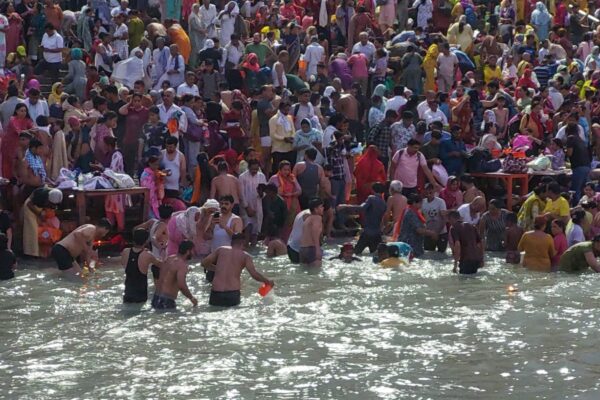 Haridwar: हरिद्वार में गंगा दशहरा स्नान पर उमड़ा आस्था का सैलाब गंगा अवतरण दिवस पर हर की पैड़ी और घाटों पर जुटे लाखों श्रद्धालु