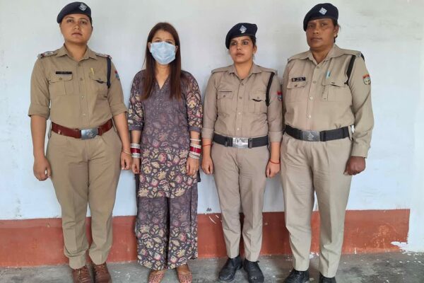 Rudrapur: शातिर महिला ठग दुल्हन के भेष में गिरफ्तार, कई राज्यों में थे आपराधिक मामले