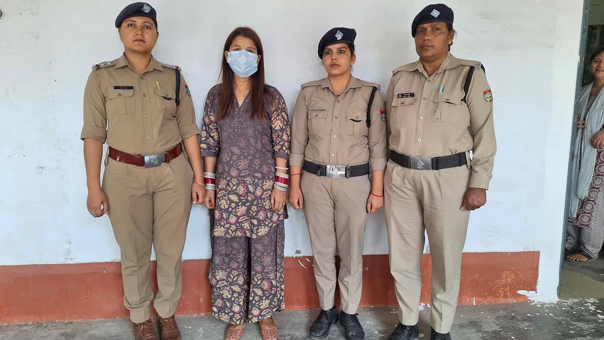Rudrapur: शातिर महिला ठग दुल्हन के भेष में गिरफ्तार, कई राज्यों में थे आपराधिक मामले