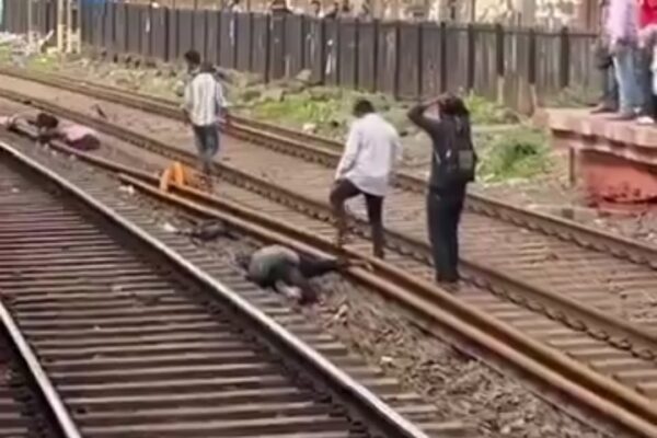 Mumbai: मुंब्रा स्टेशन बना दर्द का मंजर, भीड़भरी लोकल में मचा हाहाकार पांच की मौत