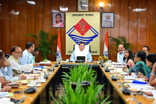 Dehradun: मुख्यमंत्री धामी ने दी बुक फॉर बुके की अपील, उत्तराखण्ड की लोक भाषाओं के संरक्षण के लिए बड़े फैसले