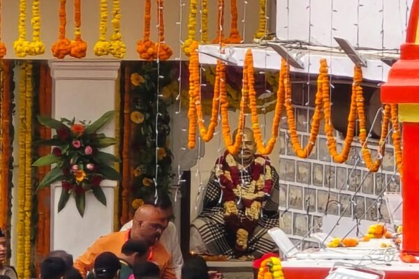 Nainital: कैंची धाम मेले को लेकर श्रद्धालुओं में जबरदस्त उत्साह, सुबह से उमड़ने लगी भीड़