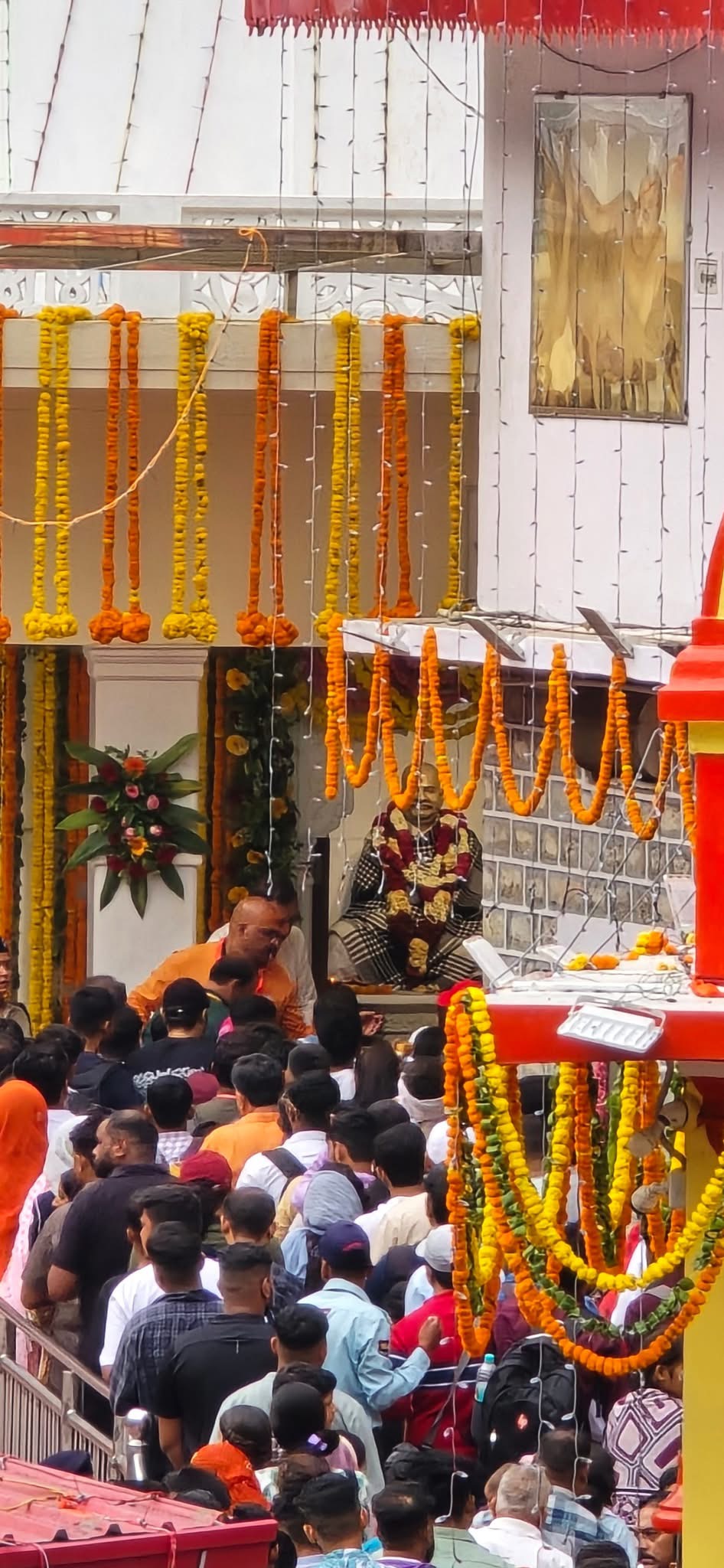Nainital: कैंची धाम मेले को लेकर श्रद्धालुओं में जबरदस्त उत्साह, सुबह से उमड़ने लगी भीड़