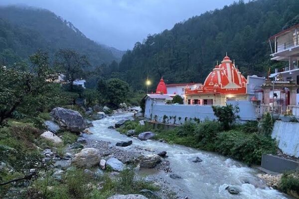 Nainital: जहाँ भक्तों की श्रद्धा में मिठास घुलती है कैंची धाम में मालपुए की रसोई खुलती है