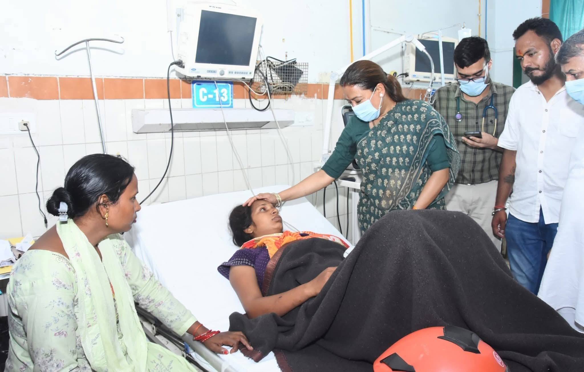 Haldwani: रेखा आर्य ने की पीड़ितों से मुलाकात, हादसे में जान गंवाने वालों को दी श्रद्धांजलि