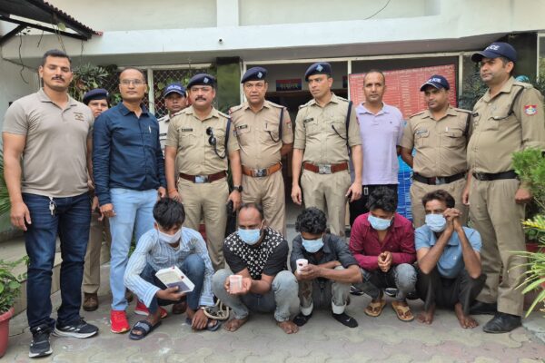 Nainital: नैनीताल पुलिस ने हल्द्वानी व मुखानी क्षेत्र में चोरी, लूट व चैन स्नैचिंग का किया खुलासा, लाखों की संपत्ति सहित छह आरोपी गिरफ्तार