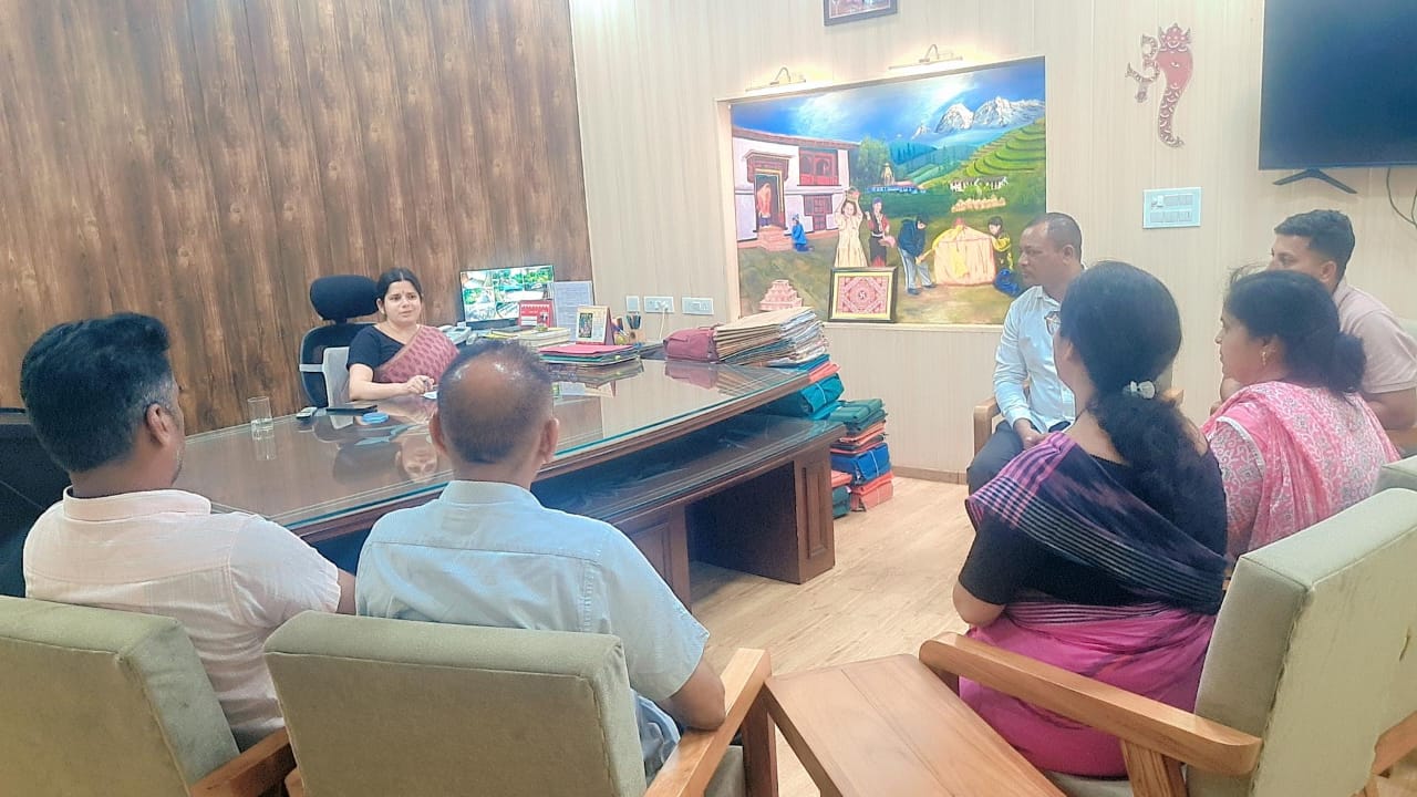 Haldwani: दमुवाढूंगा में भूमि रिकॉर्ड संचालन पर डीएम से मिले पार्षद, सर्वे को लेकर व्यक्त कीं आशंकाएं