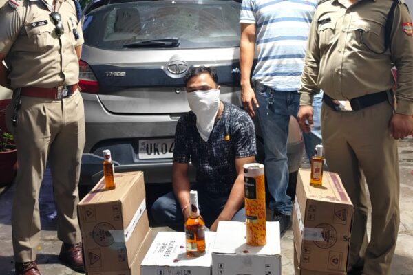 Nainital: त्रिस्तरीय पंचायत चुनाव से पहले नैनीताल पुलिस की बड़ी कार्रवाई, तीन क्षेत्रों से 4 शराब तस्कर गिरफ्तार